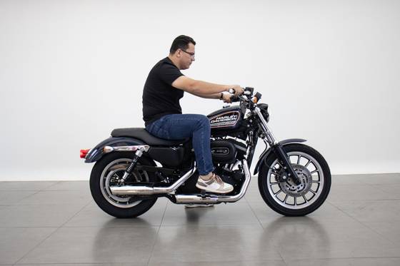 HARLEY-DAVIDSON SPORTSTER XL 883 R HARLEY-DAVIDSON SPORTSTER XL 883 R